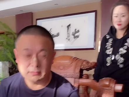 #我一点都不尴尬 那个背后不说人,那个背后无人说