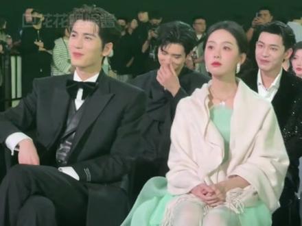 新型聊天方式:在帅哥怀里聊天#陈星旭 #王玉雯 #周也 #星光大赏 #搞笑