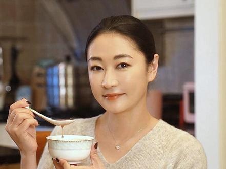 吃腊八粥了!腊八节快乐!#腊八节 #腊八粥 #梁静 #拗九粥