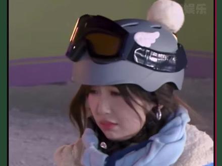 虞书欣是个会因为lisa的表扬而哭,也会因为baby姐的安慰掉眼泪,心软软🥺#虞书欣说努力不一定能成功 #考古 #超有趣滑雪大会 #angelababy