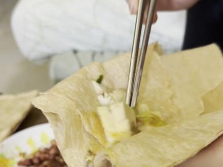 买了些山东杂粮煎饼,对减肥很友好,吃杂粮对稳定血糖也有利
#山东煎饼 #杂粮煎饼 #山东杂粮煎饼