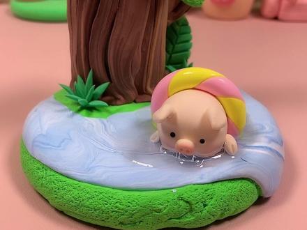 夏天到了,一只小猪带着他的彩色游泳圈,独自来到森林的小河里学起了游泳#超轻粘土手工 #一学就会系列 #幼儿园手工 #制作过程 #亲子手工