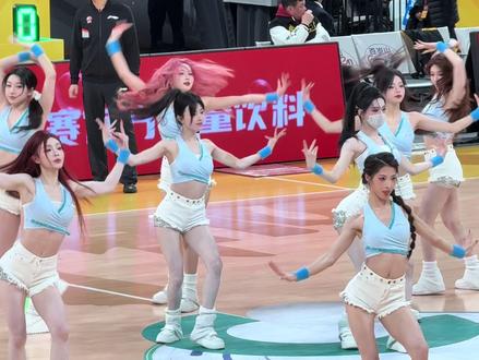 #CBA #浙江广厦 #浙江稠州
今天的浙江德比打得一般般
但是两队的拉拉队太有活儿了
直球开呛面对面PK
还是非常哇塞的Hhh