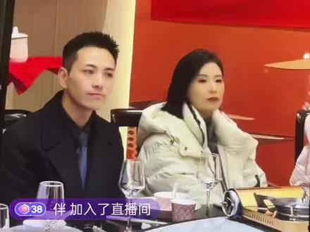 索图 小眼妹和亲家母亲家公 共享盛宴!