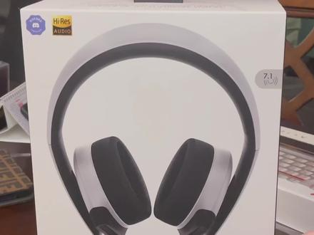 Alienware510H耳机&510K键盘,太好看啦!好适合女孩子。
配上之前开箱的显示器在家办公太幸福了。
用惯了海盗船K70还是稍微有点不习惯,但是灯光效果和静音确实好很多!
耳机开最大声还是可以外放,没有音乐耳机那么膈应,我就很喜欢这种让我两用的哈哈哈。7.1声道,背后来人也不怕!白的比黑色好看!
鼠标犹豫了下没有买,感觉有点丑,还是继续罗技,但稍微有点不太搭,罗技啥时候能出个白色啊
#留学日常 #温哥华生活 #情侣日常 #机械键盘 #游戏耳机 #外星人外设 #alienware外星人拆箱