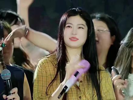 #佳佳好粗鲁 上午十点小佳直播间不见不散🌻🌻🌻#双向奔赴 #是热烈而又不可复制的青春 #隔着屏幕都感受到了快乐 #527一直在一直爱