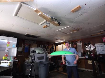 旋转的物体为啥会这样?Destin带你揭秘陀螺进动!别再死记硬背,这次咱们彻底搞懂它*为什么*会发生!自行车轮解释太难?没关系,他自制了个超酷装置,保证让你一看就明白!想加入Smarter Eve