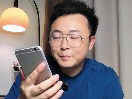 新手爸妈必看!5步选对拼接床,省钱又安全**
1️⃣ 材质要安全
✅ 选实木材质,无甲醛异味。
⚠️ 必须索要CNAS检测报告,确保甲醛达标
2️⃣ 设计要灵活
✔ 床板可延伸,秒变无缝拼接大床。
✔ 高度可调,拆护栏变儿童沙发或单人床,用到12岁!
3️⃣ 结构要稳固
🔹 龙骨间距不能过大,金属角码+卡槽固定,承重500斤以上。
⚠️ 测试:站床板中间,无凹陷才算合格。
4️⃣ 细节要安全
🔻 护栏≥60cm,圆角打磨,6cm间距防卡手脚。
5️⃣ 床垫要透气
🌟 选空气纤维床垫,支撑性好,面料带透气孔不闷汗。
实木+多功能+稳固+安全+透气=完美拼接床!照着选不踩坑,娃睡得香,爸妈更省心!
#哈卡达拼接床 #儿童床 #哈卡达 #拼接床推荐 #性价比超高