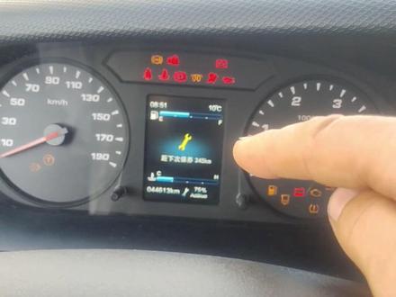 依维柯欧盛国六 保养提示灯如何消除 你学会了吗?#每天一个用车知识 #专业的事交给专业的人 #保养灯复位 #依维柯欧胜