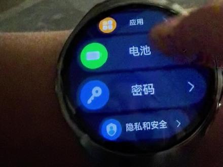 从华粉变成华黑只需要一部WATCH5,刚刚用了3个月的华为手表就卡成这个样子,并伴有异常发热,异常掉电关机等问题,拿去售后确认要么是屏幕坏了要么是主板坏了#真实生活分享计划 #华为 #华为手表 #WATCH5 #华为售后 @华为