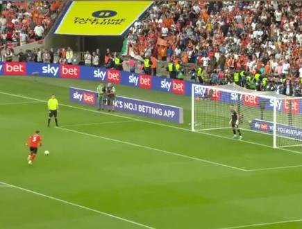 九年内四连跳!英冠附加赛卢顿7-6点球胜考文垂,队史首次升入英超#卢顿 #卢顿升入英超 #dou来足球季