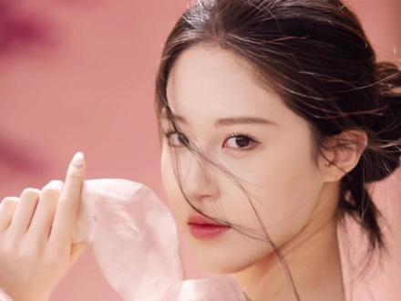 闭嘴的于雯____,张嘴的于雯____。#美女 #神颜发现计划 #街拍 @于雯_