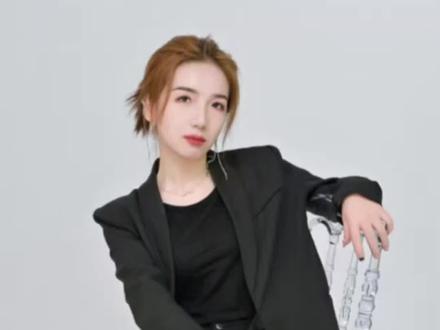 白银LOF三天暴涨61%后一字跌停:一场由溢价与套利导演的“过山车”行情!从狂热追捧到夺路而逃,深度复盘国投白银LOF的泡沫生成与破裂时刻#白银 #基金 #上热搜 #热点 #涨知识