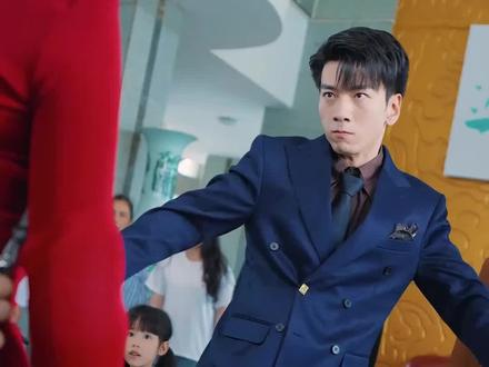 龙王独闯江湖三年,归来女儿已经四岁,豪言灭掉所有欺负她的人!