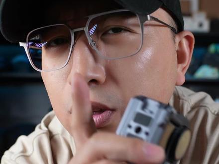 画面糊、数码感重?纹理-1、去噪-2是啥意思?很多人调反了! 📷 很多朋友问我:纹理-1、去噪-2 到底是什么意思?
今天一次说清楚,为什么我推荐action5 pro和action6都这么设置!
⚙️ 参数原理大白话:
纹理-1:降低机内锐化,告别“塑料数码感”
去噪-2:减弱涂抹算法,防止画面糊成一片
🎞️ 为什么降噪要往“负”里调?
因为相机一直在默默降噪,拉满反而细节全无,适当减弱才能保留真实质感。
🎨 action6通用吗?
特别通用!尤其是“胶片模式”,配合纹理-1/-2,氛围感直接拉满。
⚠️ 注意:这套设置适合拍人像、Vlog,不适合拍风景、岩石等需要高细节的场景。
#大疆action5pro #大疆action6 #action5pro参数 #action6参数 #运动相机参数