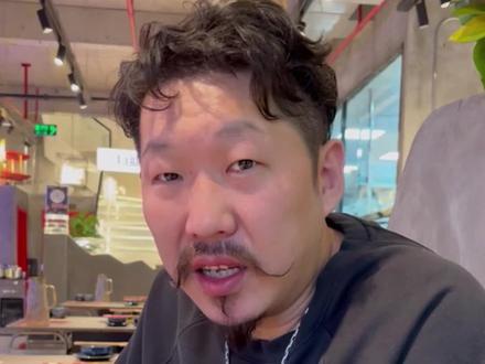 跟新疆的兄弟们喝酒,那简直是歌的天堂,酒得海洋,绝对是一场享受。#艾特你想艾特的人 #李痘痘