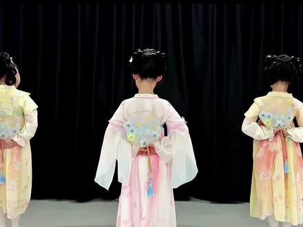 #古典舞服装仙气 六一儿童古风舞蹈视频《桃花笑》幼儿园大班女童舞蹈#一年级六一舞蹈