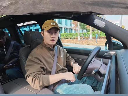 蔚来Cedar1.4.0系统推送 NWM2.0智驾模型大升级 我们第一时间体验了更新了Cedar 1.4.0的全新蔚来ES8,本次雪松1.4的智驾表现怎么样呢?跟我们一起在上海复杂的街头来试一试吧~#蔚来 #蔚来es8 #智驾模型 #智能驾驶 #nwm