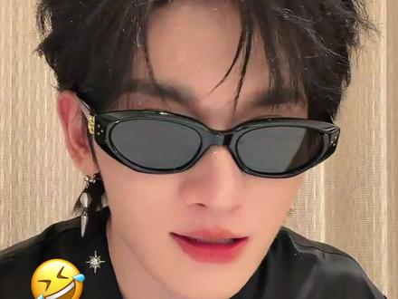 老师余宇涵好像疯掉了#余宇涵 #七匹狼 #命苦 #荣耀之战 #直播切片