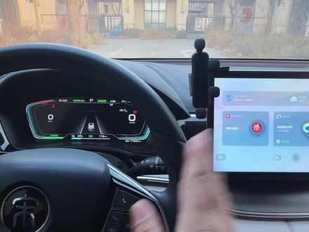 不使用第三方软件,比亚迪也可以设置壁纸更换。 快用你的小迪试试看吧~#比亚迪 #每天一个用车知识 #汽车人共创计划 #汽车知识 #新能源汽车 #隐藏功能