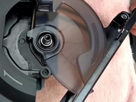 #大艺工具企业店 小强5883锂电锯如何更换护罩?#好物推荐🔥 #专业的事交给专业的人 #小强电动工具 #锂电锯