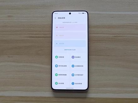 Flyme 10绝对是魅族20系列的最大亮点,因为各种体验好的功能实在太多了,评测视频根本就讲不完...以魅族强项的隐私保护为例,不仅最大化保证隐私,还兼顾了易用性,比如私密保险箱,只需提前设置好证件和卡号,平时是加密的,使用时直接验证填充,再也不用到处找卡号输入了...#数码科技 #手机 #玩机技巧 #数码