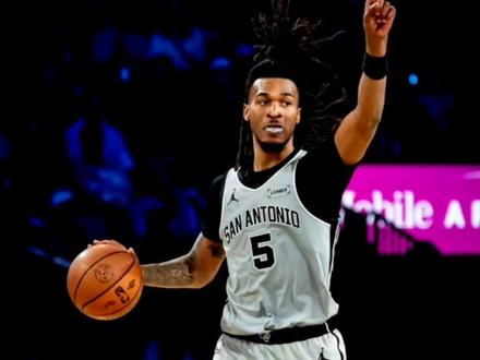 马刺击败雷霆,晋级nba杯决赛,送给雷霆赛季第二败。现在还有多少人觉得雷霆能破联盟73胜纪录?#马刺终结雷霆16连胜 #马刺战胜雷霆晋级nba杯决赛 #马刺力克雷霆进决赛#雷霆有没有可能打破73胜记录#雷霆输球