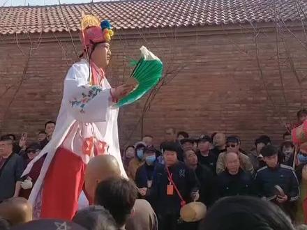 #人山人海太热闹了 #各地民俗舞起来了 #民俗文化展示 #北曹各庄高跷 2026大年初四北曹各庄高跷精彩表演视频