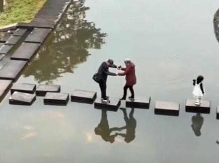 日子怎么可能跟谁过都一样呢?