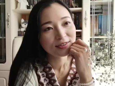 一书一茶,她的气质温和又坚定#李微漪 #格林 #重返狼群