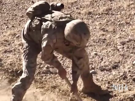 含氧量不足平原40%,高原驻训官兵高标准完成单兵掩体构筑。#追星就追人民子弟兵