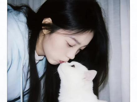 豆包你还是太权威了,和宠物拍立得合照指令教程来啦!#豆包ai#豆包P图已经nextlevel了#宠物#合照#指令豆包AI生成宠物照 豆包p图指令宠物合照指令 猫猫图片 豆包情侣合照p图指令 ai生成自己和宠物的合照指令 豆包p图猫咪合照 小猫趴肩上ai指令 ai指令生成图片