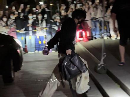 壁纸是什么呢(无恶意引导)#张函瑞