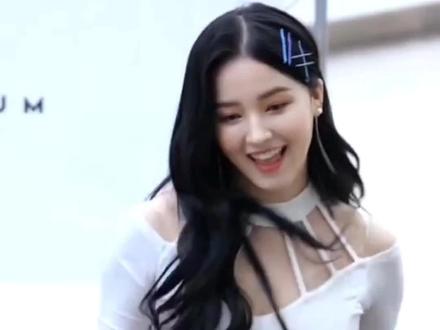 韩国女团金高恩,舞姿优美人更美 ,#宝藏女孩 #好看的小姐姐