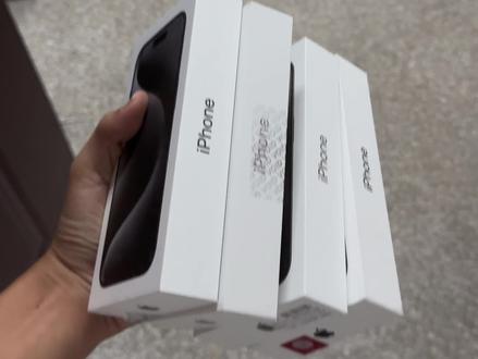 室友国庆都回家了,寝室长一个人在寝室,给室友们准备一台手机,希望他们会喜欢 #这个宿舍终究还是选对了 #寝室长 #苹果 #大学生 #当代大学生精神状态