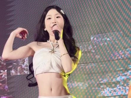 福建莆田寿宴现场,后厨大哥看到YY女团出场连卤面都不卤了跑出来看#YY女团 #经典老歌 #闽南语 #歌舞表演 #金碟豹