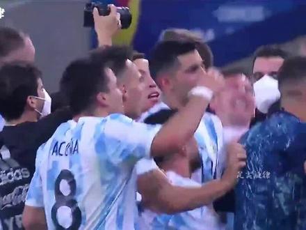 阿根廷国脚们爱梅西爱的太疯狂,没有一个球星在队内有这样的待遇 #梅西 #足球 #竞技 #五大联赛