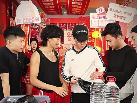 反方向的带货#陈泽 #花小龙 #斩虍 #coke #龙王年货节 @花小龙 1月16号上午10点龙王年货节