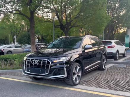 #2022奥迪Q7顶配车型55尊贵7座版,8个多月车能省十来万起步……