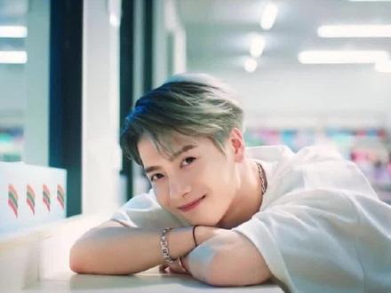 王嘉尔鸳鸯发色#王嘉尔鸳鸯发色