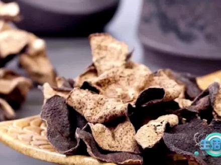 橘子皮晒干后就是陈皮?这种自制陈皮靠谱吗 #陈皮 @抖音小助手