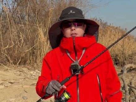 潮白河路亚翘嘴冬季白天用铁板该如何操作 #户外钓鱼 #路亚翘嘴 #路亚教学 #飘落铁板