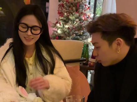 "Why would anyone possibly confuse you with me?"#这不乱so