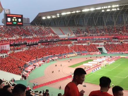 #鲁能主场2019 北看台青年,最忠实的鲁蜜。开场第一分钟,到第90分钟,气氛一直在!!!鲁能必胜!