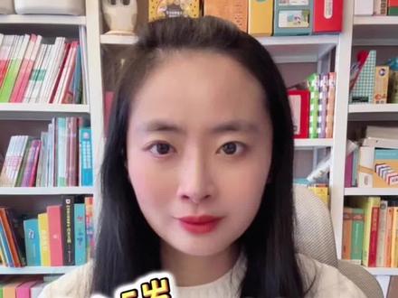 3年来用过的数学启蒙APP,真实体验分享! 1.有道乐读:我家3岁多第一个数学启蒙APP,性价比高,199/级永久有效,性价比高但没练习册,课程研发时间距今比较久,和新课标结合没有特别紧密,适合数学轻启蒙
2.火花思维直播课:小班直播互动强、打基础好,但价格贵(约1W/年)、时间固定、不能跳课,适合专注力好、预算足的家庭
3.小火花APP:火花同源录播版,时间自由能跳课,性价比高(3年2K),需自行打印练习题
4.数感星球:全是数学小游戏,趣味强,适合坐不住娃刷题巩固,但不建议当主线
5.洋葱学园:大班和小学生高效预习,5-8分钟讲透概念,适合5岁+有识字量娃
6.优+思维:校内+浅奥,大班直播课模式,适合基础好,坐得住的孩子做思维拔高
3-6岁建议:小中班优先识字阅读和英语启蒙,富有余力再数学轻启蒙;大班以后用洋葱效率高,基础好可加浅奥#数学启蒙 #逻辑思维启蒙