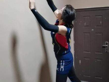 大鸟教你在家练扣球甩臂和小臂手腕#排球 #女排 #奥运 #排球技巧 @ANWEI
