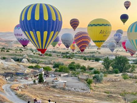 土耳其回国,被问疯了的AI保姆级攻略❗️ 不是广告,纯分享我这次土耳其12天全程封神的AI用法,真的让旅行幸福感UPUP!
-
这次从前期规划到旅途中的大小事,全都靠它搞定👇
✅超强规划:
只提一个问题,12天4城的复杂行程、交通、酒店建议,一分钟全搞定!(Prompt在视频里)
✅随身导游:
圣索菲亚大教堂、博物馆,拍照提问就能听中文讲解,沉浸感绝了!
✅应急帮手:
在国外药店看不懂说明书?直接拍照翻译,成分剂量一清二楚,安全感爆棚!
✅沟通神器:
实时翻译超丝滑,跟本地人交流零障碍! . 认真看完,你也能像我一样,不花钱给自己请个24小时的靠谱旅伴! 还有什么想看的用法记得在评论区告诉我哦~
#土耳其旅游 #AI旅游 #Gemini #伊斯坦布尔