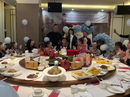 🎂12岁,告别童年,拥抱青春
👧少年初长成🍭青春恰自来
🎀笑眼有星辰✨自在如清风
㊗️我的女孩一声长安,勇敢无畏
🌈欢迎来到青春的世界🎈#过生日要有仪式感#生日记录#happybirthday