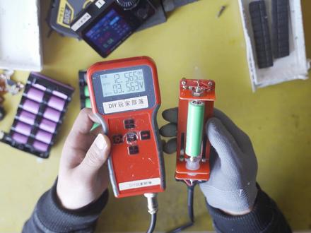 小米吸尘器电池更换电芯如何选择 今天给大家一起讲解一下干货知识,#小米吸尘器更换电池维修 #小米吸尘器电池更换电芯教程 #小米1C吸尘器更换电芯 #小米吸尘器维修教程