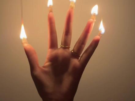 火焰美甲
#美甲 #秀美甲的正确方式 #美甲点烟